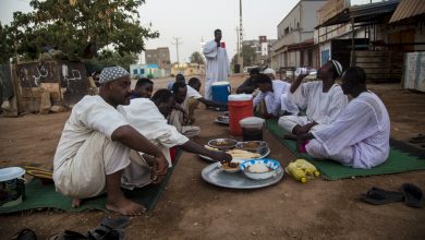 Photo of Uprkos mjerama: Prvi iftar Sudanaca na ulicama glavnog grada