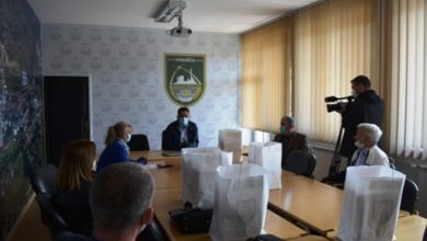 Photo of Općina Vogošća podijelila tablete za lakše praćenje online nastave