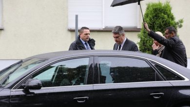Photo of Milanović napustio obilježavanje operacije Bljesak zbog natpisa ‘Za dom spremni’