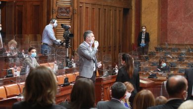 Photo of Počela sjednica Skupštine Srbije o ukidanju vanrednog stanja: Obradovića iz sale iznijelo obezbjeđenje