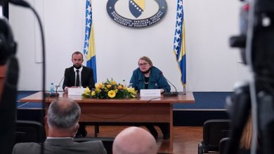 Photo of Ministrica Turković uručila diplomatski pasoš Amelu Tuki