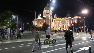 Photo of Protesti u Beogradu zbog uvođenja policijskog sata