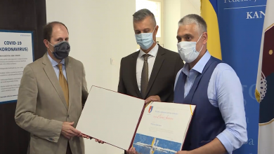 Photo of TVSA: Čedomiru Jovanoviću uručena Plaketa počasnog građanina KS