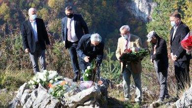Photo of Položeno cvijeće i odata pošta žrtvama ratnog zločina na Kazanima