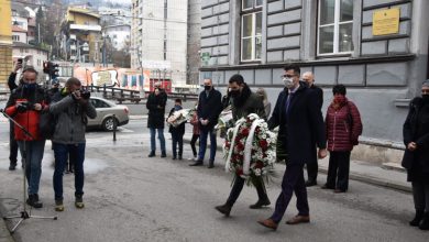 Photo of Obilježena 27. godišnjica od masakra počinjenog ispred OŠ “Safvet–beg Bašagić”
