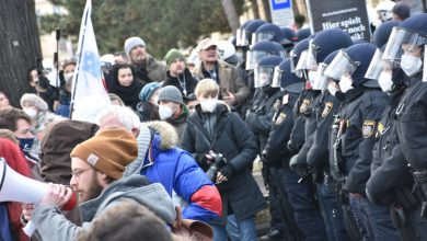 Photo of Beč, Budimpešta, Brisel, građani protestvuju protiv vladinih mjera za suzbijanje Covid 19