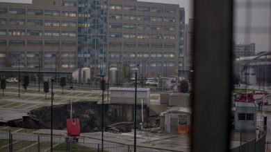 Photo of Italija: Pojavila se ogromna rupa ispred bolnice u Napulju