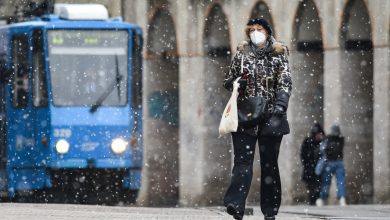 Photo of Snijeg od sinoć pada u Sarajevu, otežan saobraćaj na planinskim prevojima