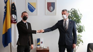 Photo of Potpisan novi Kolektivni ugovor za državne službenike u KS
