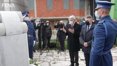 Photo of Džaferović i Komšić odali počast braniteljima povodom Dana Armije RBiH