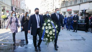 Photo of Delegacija Grada Sarajeva položila cvijeće na spomen-obilježja