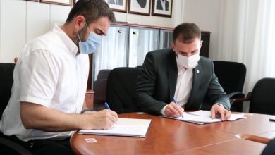 Photo of Ministar Delić potpisao ugovore s načelnicima općina vrijedan 2,7 miliona KM
