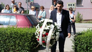 Photo of Tužno sjećanje na ubijene građane Sarajeva dok su čekali u redu za vodu