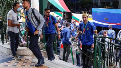 Photo of Fudbaleri Italije vratili se kući s peharom, slavlje na ulicama Rima trajalo dugo u noć