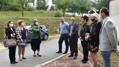 Photo of Ministrice u Vladi KS posjetile porodice čiji su domovi izgorjeli u požaru