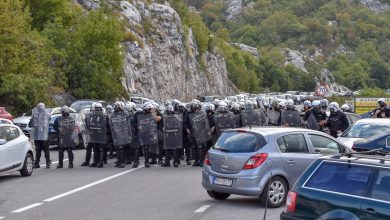 Photo of Cetinje: Kordoni policije krenuli da probijaju blokade