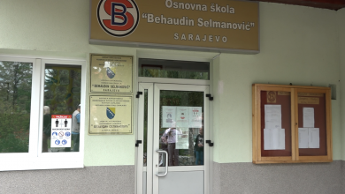 Photo of TVSA/Video: Roditelji djece jednog odjeljenja OŠ „Behaudin Selmanović“ održali protest