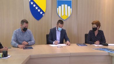 Photo of TVSA/Video: Semir Efendić potpisao ugovor s dvije firme za obnovu 15 lokalnih saobraćajnica