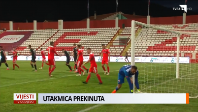Photo of Utakmica između Veleža i Borca prekinuta nakon što je grupa domaćih navijača utrčala na teren