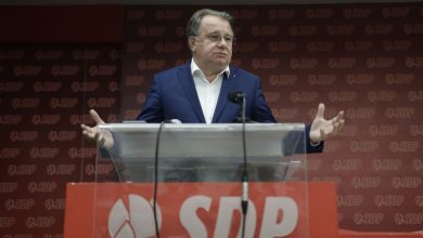 Photo of Nikšić: Poptpisima pokazujemo da imamo parlamentarnu većinu