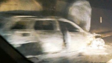 Photo of Navijači zapalili automobil sudije Topalovića nakon utakmice u Mostaru