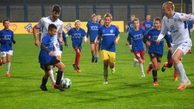 Photo of U organizaciji FK Željezničar i Pomozi.ba: Na Grbavici odigrana neobična humanitarna utakmica