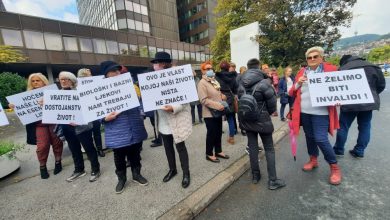 Photo of Protesti oboljelih od reumatskih bolesti ispred zgrade Vlade Federacije