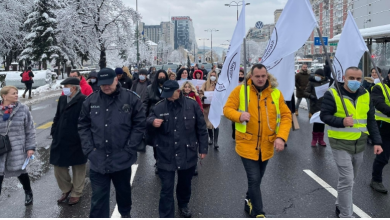 Photo of Privremena obustava saobraćaja od 09,00 do 16,00 zbog protestne šetnje zdravstvenih radnika