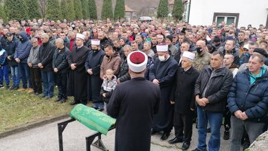 Photo of Stotine ljudi na dženazi malene Džene, u Kaknju Dan žalosti