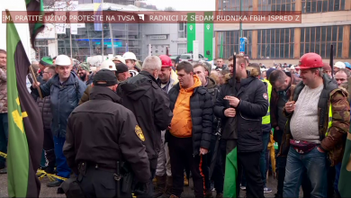Photo of Gledajte UŽIVO na TVSA: Protesti rudara ispred zgrade Vlade FBiH