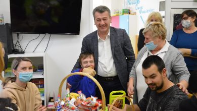 Photo of Hadžibajrić posjetio Servis centar Dajte nam šansu i najavio finansijsku podršku