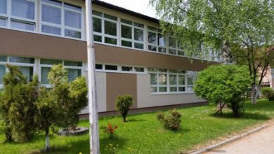 Photo of Mirno okupljanje roditelja  Oš Aleksa Šantić zbog pogibije dječaka