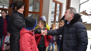 Photo of Hadžibajrić u Srebrenici: Pomoć za školu, povratničke porodice i novogodišnji paketići za djecu