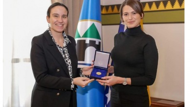 Photo of Gradonačelnica Sarajeva nagradila hrabru Medinu Plaćo