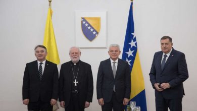 Photo of Gallagher: Papa Franjo snažno podržava suživot u BiH