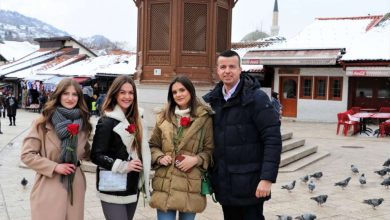 Photo of Stari Grad: Ruže i slatki pokloni za sugrađanke