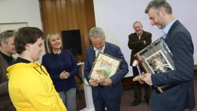 Photo of Sattler učeniku Centra Vladimir Nazor dodijelio nagradu za najbolji rad u okviru kampanje “Novi dan, bolji zrak”