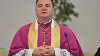 Photo of Uskrsna poruka biskupa Palića: Uskrs nas podsjeća da je život, unatoč svemu, vrijedan življenja