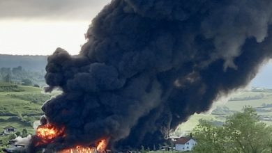 Photo of FOTO/TVSA: Veliki požar u Bihaću: Gori fabrika za proizvodnju stiropora