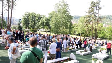 Photo of U Federaciji BiH Dan žalosti zbog godišnjice masakra na Tuzlanskoj kapiji