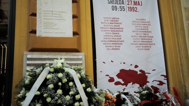 Photo of U Sarajevu obilježena 30. godišnjica masakra nad građanima koji su čekali u redu za hljeb
