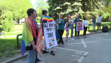 Photo of TVSA/VIDEO: Javna akcija ‘Fali nam papir’ – Istospolni parovi traže zakon o istospolnim partnerstvima
