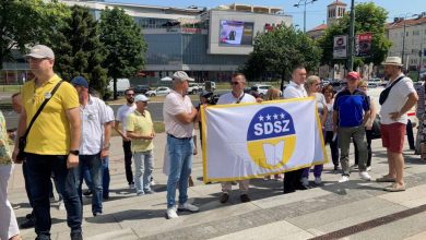 Photo of Državni službenici se bore za golu egzistenciju, vlast nad nama godina provodi teror, poručeno sa skupa