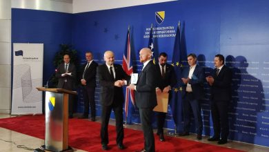Photo of Orden naroda građanki i građana BiH uručen ambasadoru Fieldu