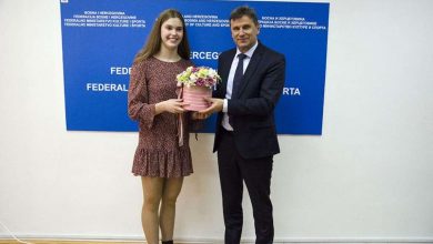 Photo of Uz čestitke Lani Pudar na novom uspjehu, premijer Novalić pozvao na što bržu izgradnju bazena u Mostaru