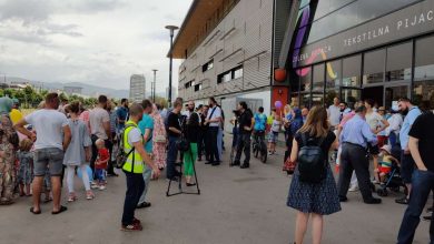 Photo of Protest “Vratite nam dugu” / Nagrade djeci za najbolji crtež na ovu temu