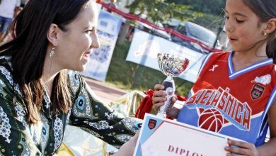 Photo of Učesnicima sedmodnevnog košarkaškog kampa gradonačelnica uručila medalje