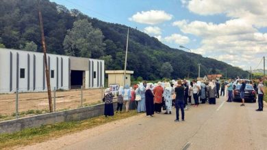 Photo of Ambasada SAD-a zgrožena odlukom gradonačelnika da porodicama uskrati pristup lokalitetu Kravica