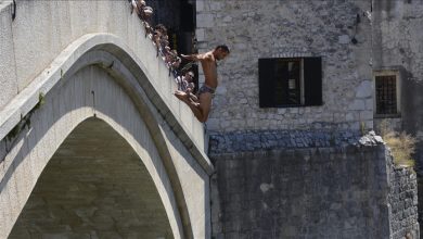 Photo of U Mostaru skok bez aplauza u znak sjećanja na žrtve genocida u Srebrenici