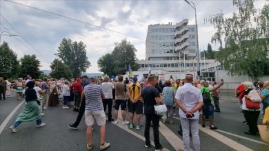 Photo of “Branimo Bosnu” Nastavljeni protesti građana ispred zgrade OHR-a / FOTO